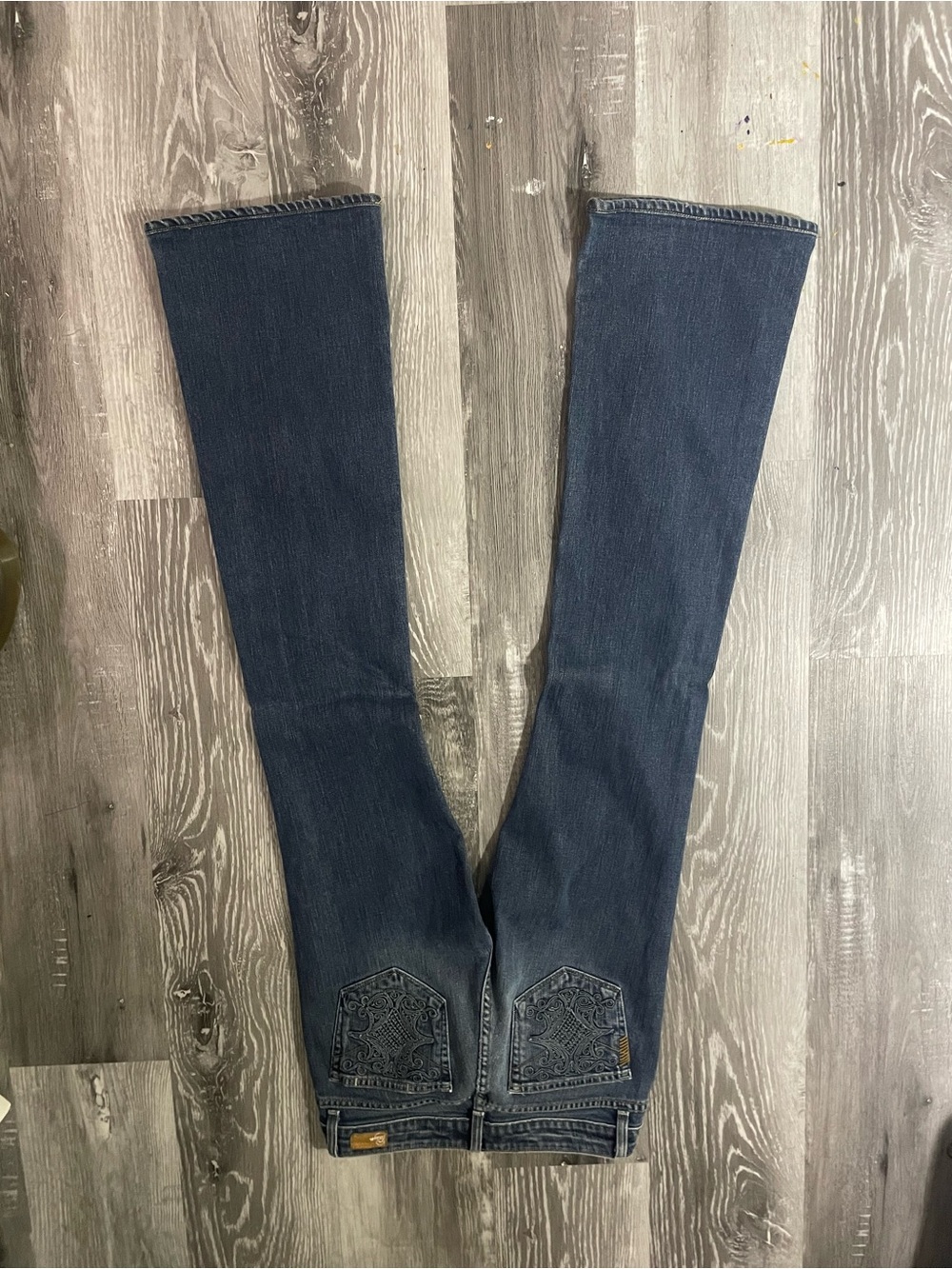 Mid rise boot cut jeans with back pocket detail